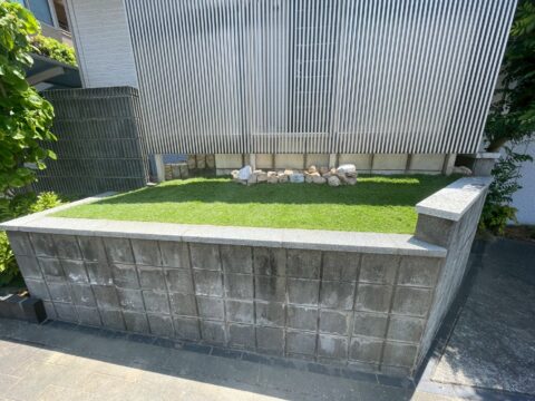 防草シート施工＋人工芝施工作業