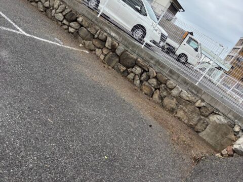 月極駐車場の雑木伐採・草刈り作業